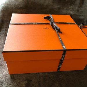 Hermes Large Orange Gift Box with with ribbon and buffer paper for bag